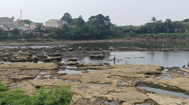 Sungai Cisadane Surut (3)