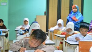 ilustrasi anak sekolah