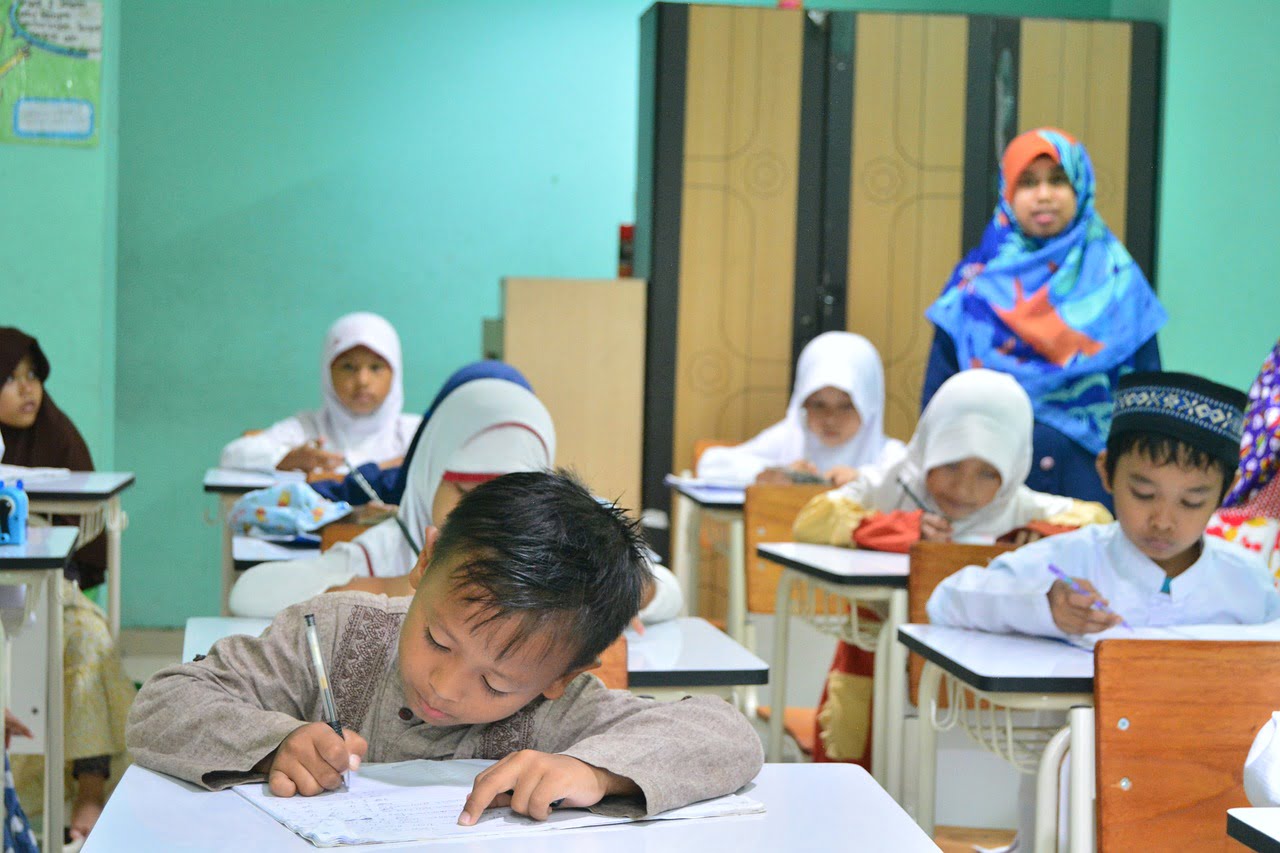 ilustrasi anak sekolah