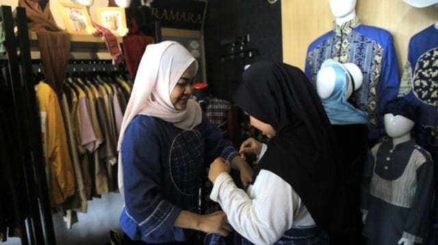 Aramara Boutique yang telah sukses membangun bisnis tren fashion Indonesia dengan karakter unik sejak tahun 2015 silam.