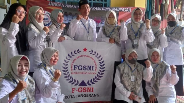 Forum guru sertifikasi non inpassing (FGSNI) Kota Tangerang menyoalkan Kementerian Agam (Kemenag) terkait aturan teknis inpassing perihal pembatasan penerima insentif hanya untuk usia dibawah 55 tahun.