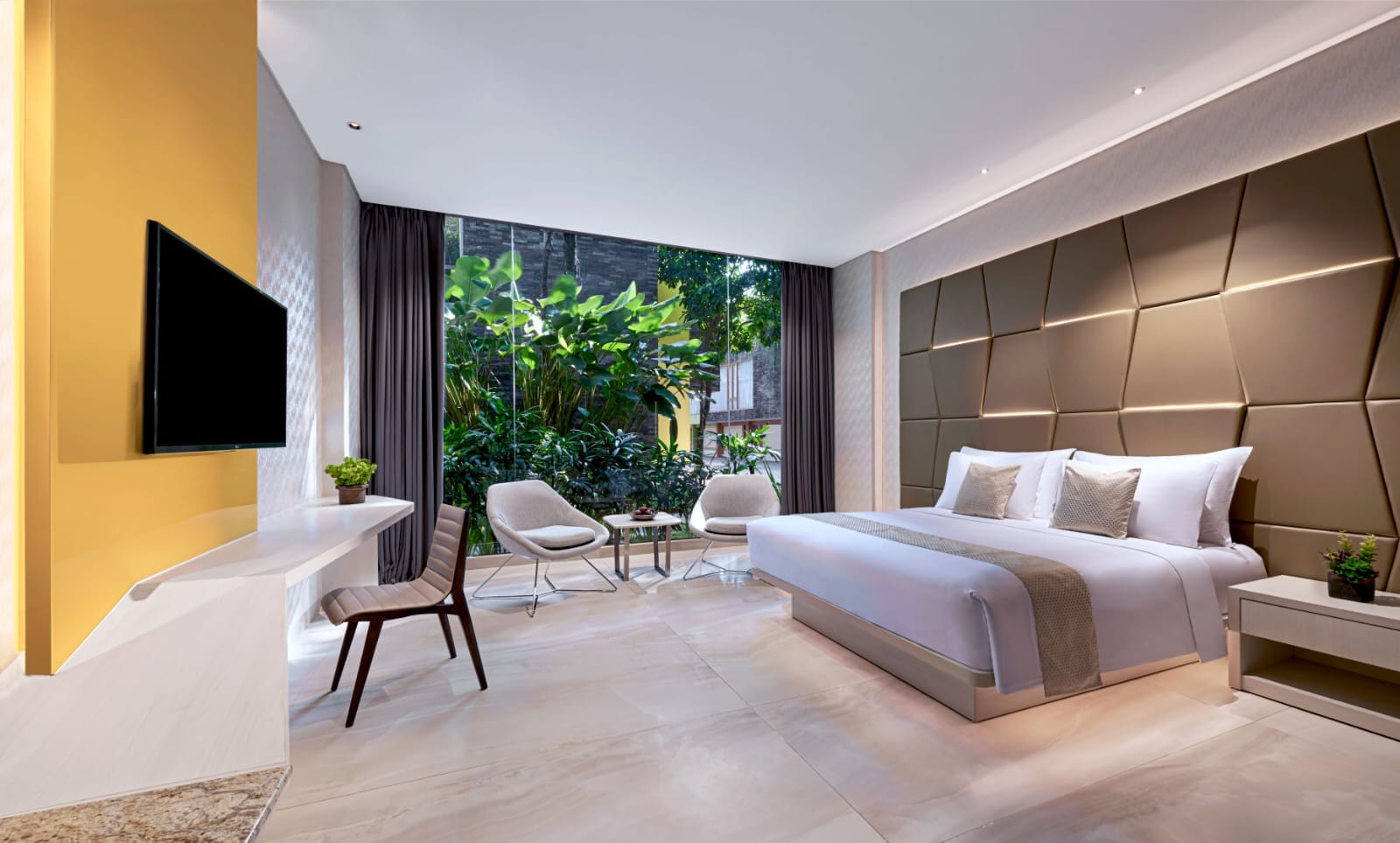 FM7 Restort Hotel (2) Fasilitas yang digemari di FM7 Resort Hotel Bandara Tangerang ini diantaranya Kolam renang yang besar, fitness center yang cukup lengkap