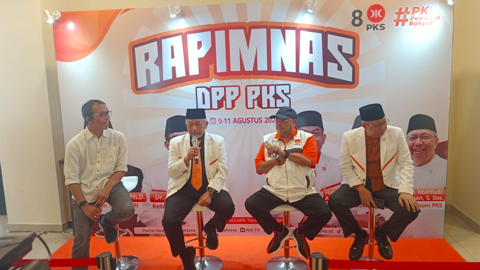 Presiden Partai Keadilan Sejahtera H. Ahmad Syaikhu mengatakan bahwa pihaknya sampai saat ini masih menunggu nama calon wakil presiden yang bakal mendampingi Anies Baswedan.