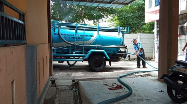 masyarakat harus menghubungi dengan menelepon melalui nomor WhatsApp 0856-9354-4445. Kuota sedot kakus gratis inj mulai tersedia mulai pukul 8 pagi.