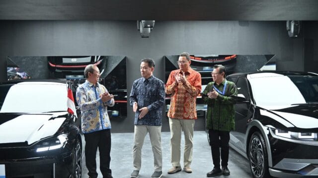 Serah terima 346 unit IONIQ 5 dan IONIQ 6 dari PT HMID ke Kemensetneg, Jumat (11/08/2023), di GIIAS 2023, Tangerang, Banten. (Foto: Humas Kemensetneg)