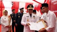 Kita harus mengambil sisi positifnya dari semua perjalanan hidup yang telah kita alami, untuk kemudian bisa dijadikan sebuah pelajaran untuk perbaikan