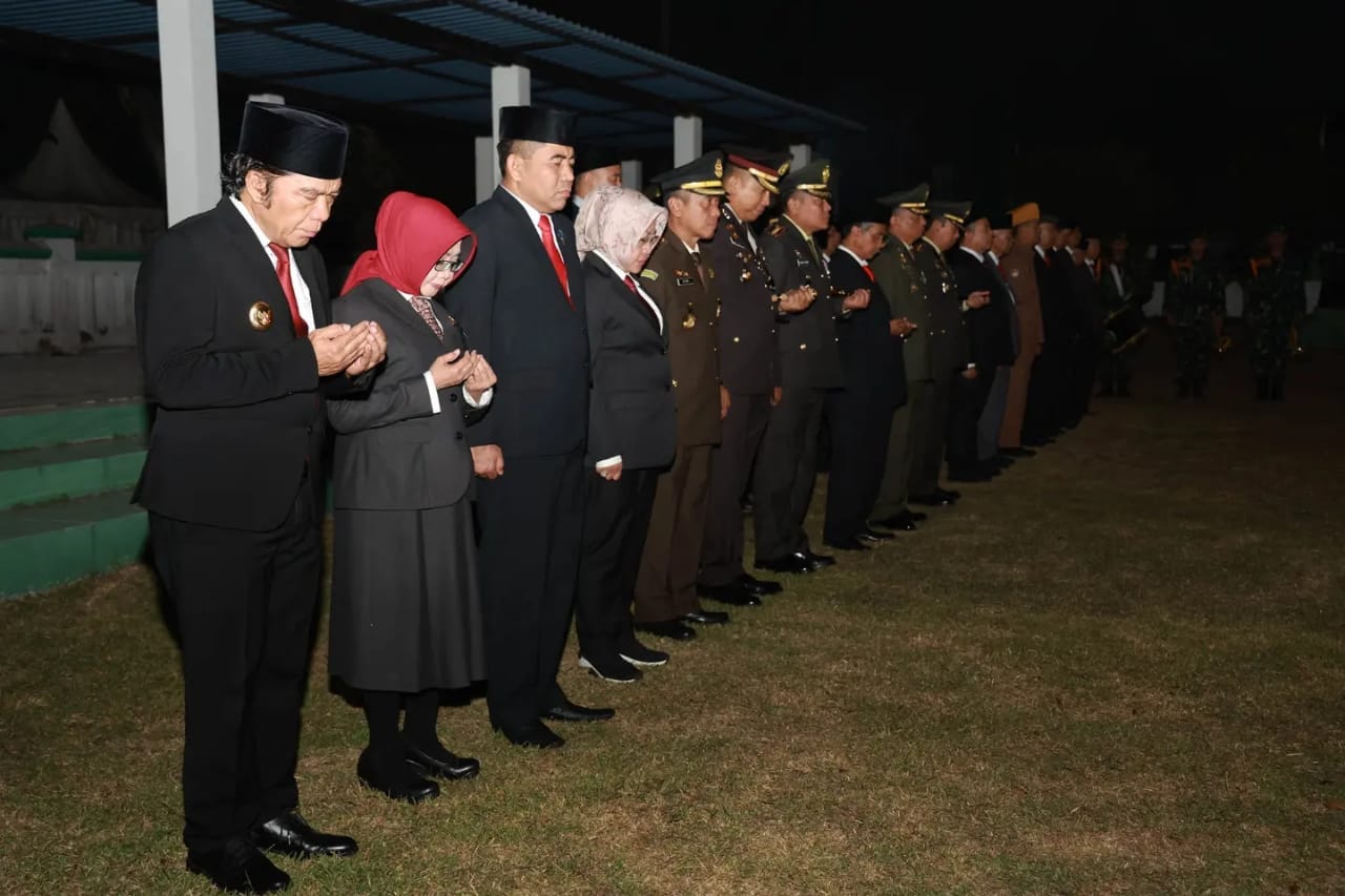Al Muktabar, Penjabat (Pj) Gubernur Banten, memberikan pesan penting bahwa generasi muda perlu mewarisi semangat para pejuang yang berjuang keras dalam merebut, meraih, dan mempertahankan Kemerdekaan