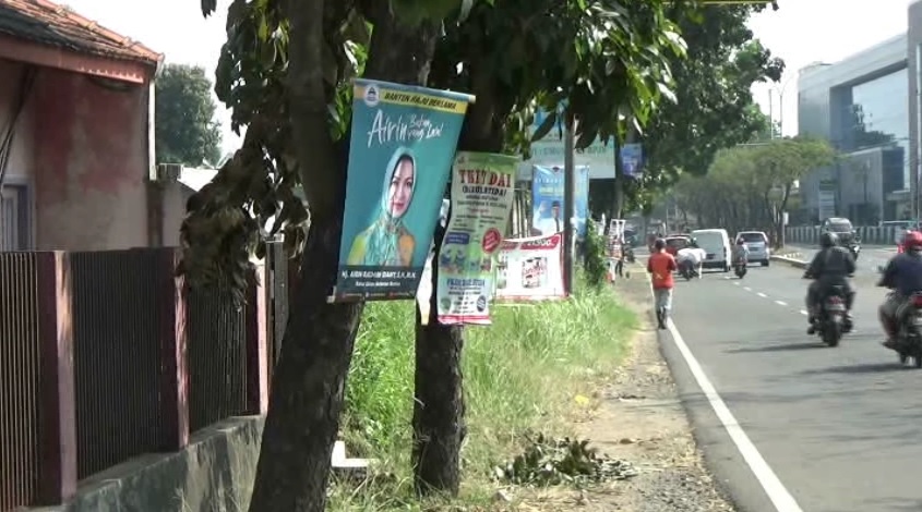 Alat peraga kampanye di Banten