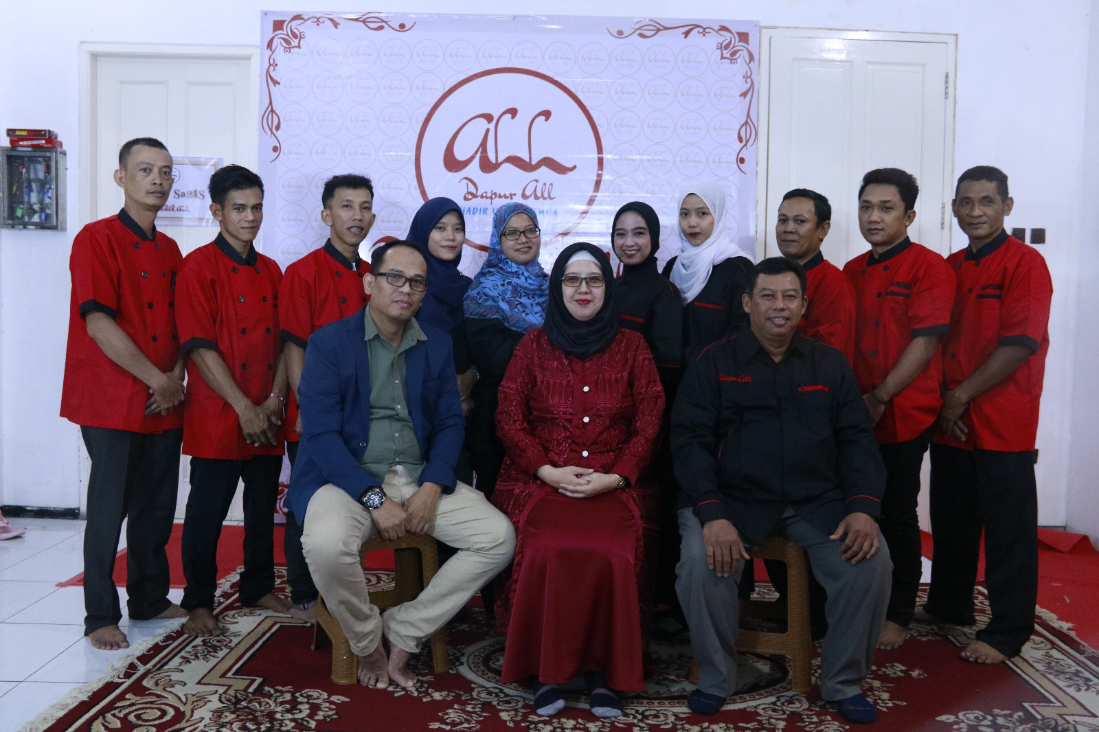 Perkembangan usaha katering di Indonesia terus bergeliat, permintaannya saat ini banyak kearah katering retail. Memenuhi hal tersebut, hadir katering retail dengan nama Dapur ALL