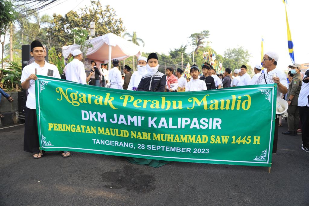 Ngarak Perahu Maulud (1)