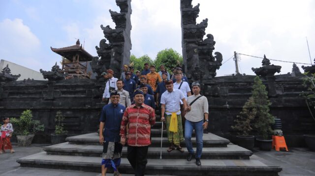 Wali Kota Tangerang H. Arief R. Wismansyah, hadir dalam acara Pembukaan Utsawa Dharma Gita (UDG)  Umat Hindu Kota Tangerang bertempat di Pura Kerta Jaya