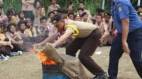 Pramuka Penegak berlatih pemadaman api dalam Latihan Gabungan Akbar "Tangerang Kuat" Kwartir Ranting Tangerang