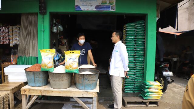 Penjual beras di Pasar Anyar, Tangerang. Ist