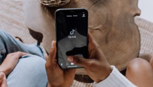 Menkomdigi Sebut 4,1 Juta Akun Anak Telah Dinonaktifkan TikTok hingga Juni 2026
