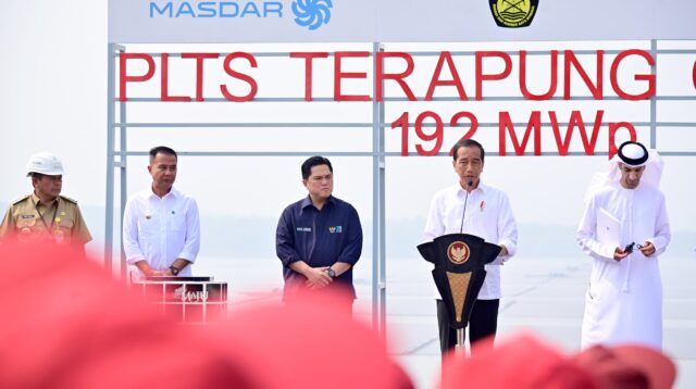 Presiden Joko Widodo meresmikan PLTSA TErapung CIrata