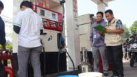 Jelang Arus Mudik Sejumlah Alat Ukur SPBU Diperiksa Petugas