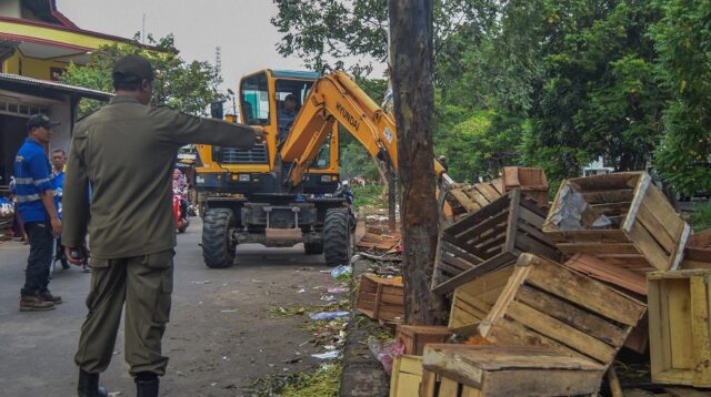 Bikin Semrawut Jalan, Pedagang Pasar Sipon Ditertibkan