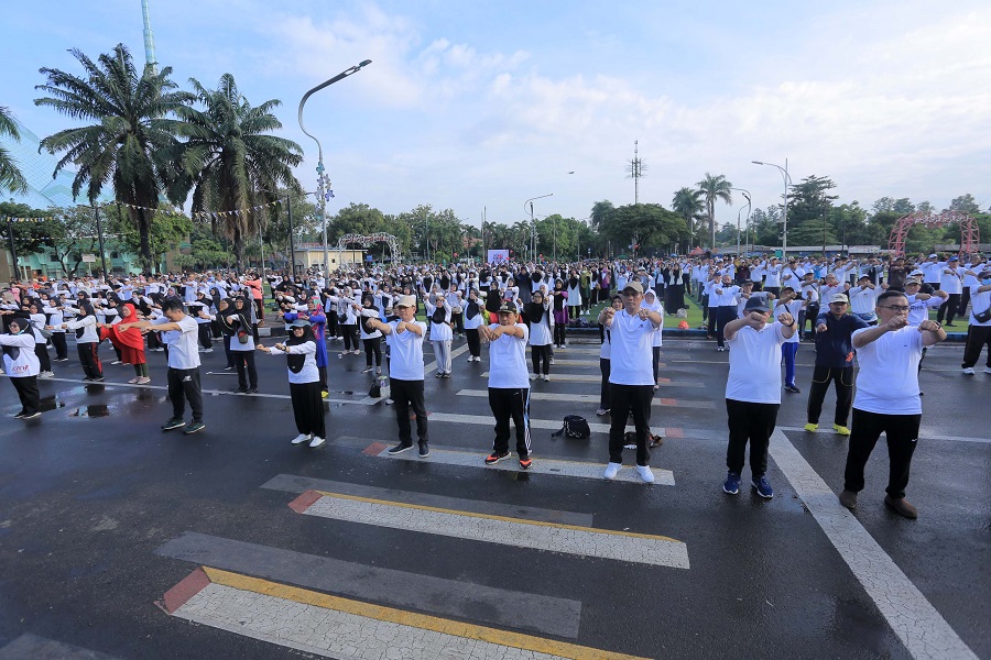 LAUNCHING SENAM HAJI BAGI JAMAAH HAJI REGULER TAHUN 1445 H - 2024 M - PJ WALIKOTA2 (1)