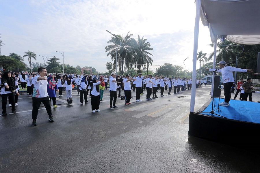 LAUNCHING SENAM HAJI BAGI JAMAAH HAJI REGULER TAHUN 1445 H - 2024 M - PJ WALIKOTA2 (1)