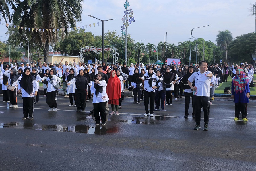 LAUNCHING SENAM HAJI BAGI JAMAAH HAJI REGULER TAHUN 1445 H - 2024 M - PJ WALIKOTA2 (1)