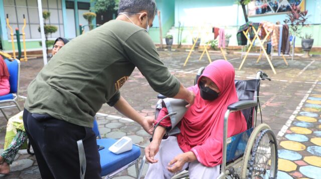 Adanya Rumah Perlindungan Sosial ini dapat membantu PMKS di Kota Tangerang untuk meningkatkan keberfungsian sosialnya. Sehingga, mereka dapat kembali ke keluarga dan menjadi masyarakat yang lebih baik lagi.