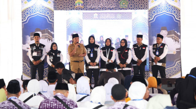 Pada tahun lalu kuota kita ada 890 sedangkan untuk tahun ini 1.070, dimana usia jamaah yang paling sepuh 89 tahun dan yang paling muda 21 tahun.