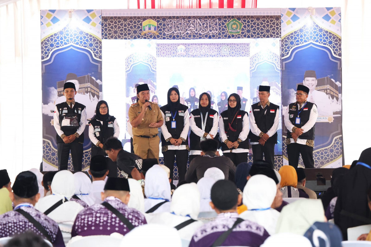 Pada tahun lalu kuota kita ada 890 sedangkan untuk tahun ini 1.070, dimana usia jamaah yang paling sepuh 89 tahun dan yang paling muda 21 tahun.