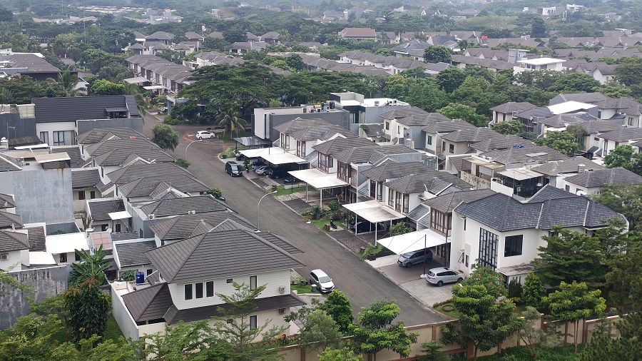 Salah satu kawasan perumahan yang ada di Cisauk, Kabupaten Tangerang, Banten terlihat dari ketinggian, Rabu, 15 Mei 2024. Asosiasi Real Estate Broker Indonesia (AREBI) Banten mencatat rata-rata kenaikan penjualan properti mulai dari 10 hingga 20 persen per tahunnya. Foto : Eky/LENSABANTEN