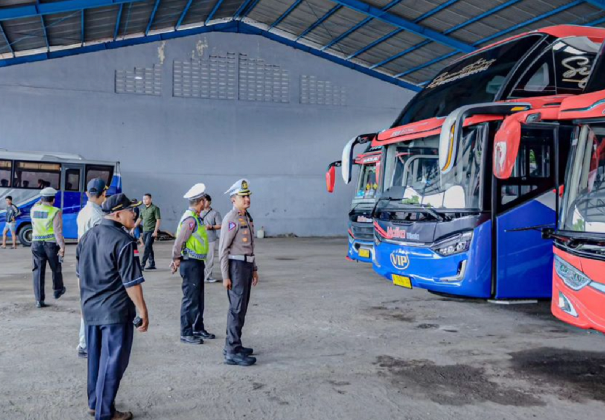 Petugas Gabungan SIdak PO BUS (1)