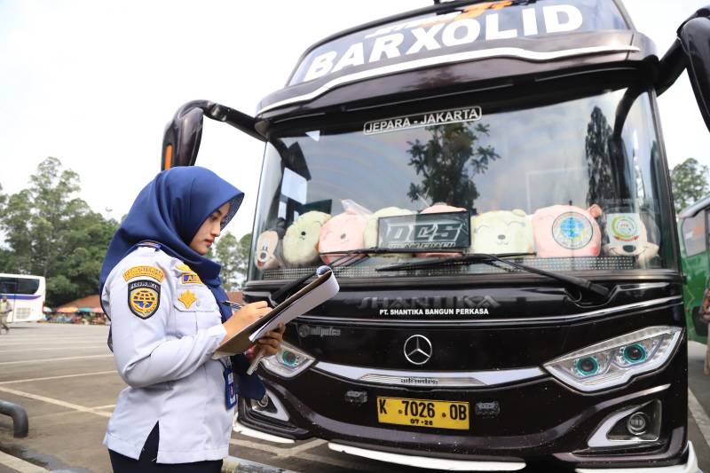 Petugas Gabungan SIdak PO BUS (2)