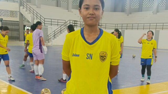 Kisah perjalanan Siti Nuryani dalam dunia futsal dimulai sejak usia yang masih belia, tepatnya saat ia duduk di bangku kelas 1 SD.