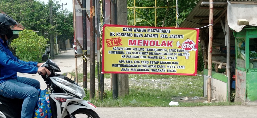 Warga Menolak adanya Bank Keliling (3)