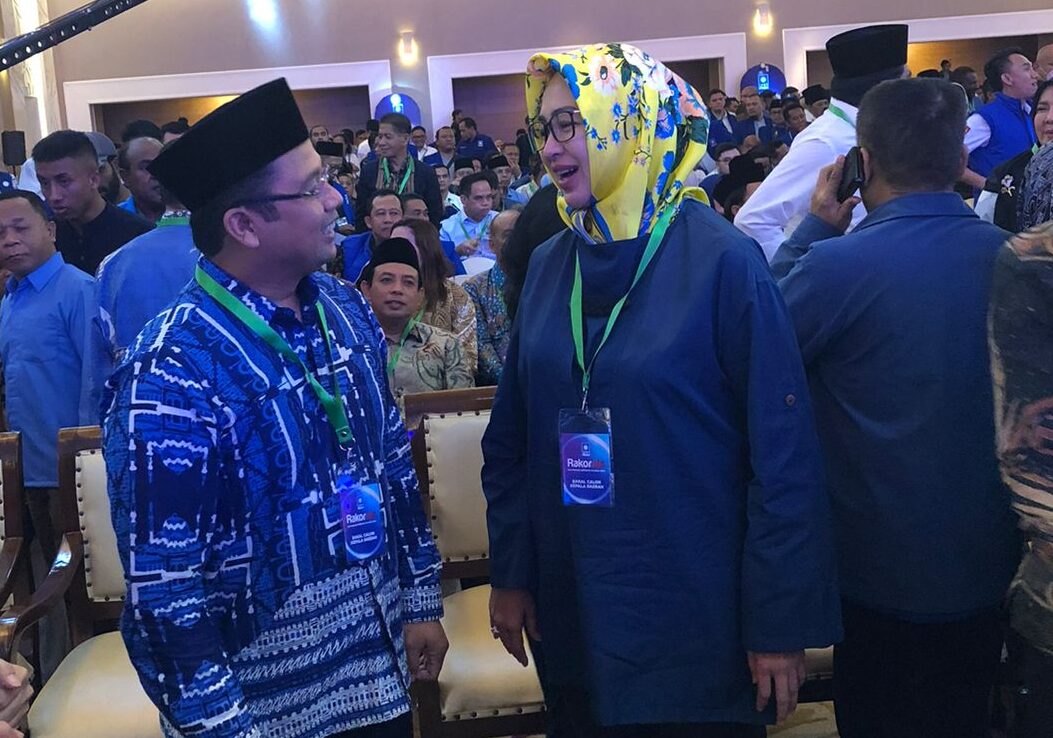 Arief - Airin Jadi Berpasangan? Pengamat : Pasangan Bagus dan Kuat Arief - Airin Jadi Berpasangan? Pengamat : Pasangan Bagus dan Kuat