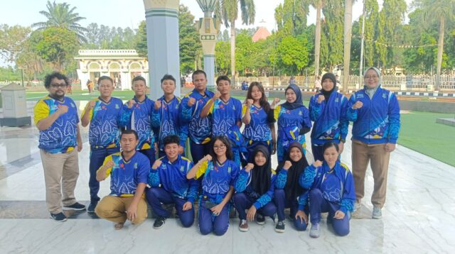 Tim atlet angkat besi Kota Tangerang beserta official yang akan bertanding di POPDA XI Banten