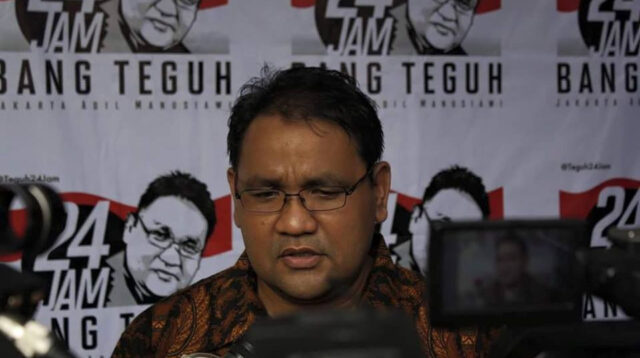 Menurut Teguh, bagian ini sangat multi tafsir dan berpotensi menjadi “pasal karet”. Dia mengingatkan, penilaian terhadap “berita bohong” adalah domain dan kewenangan Dewan Pers