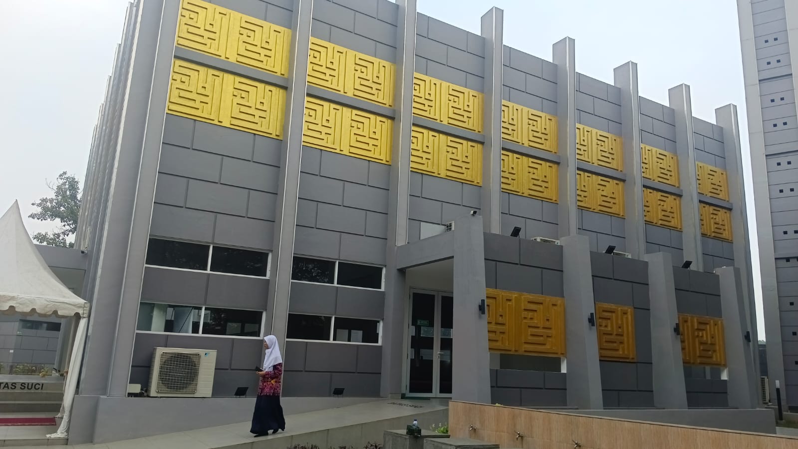 Talaga Bestari Resmikan Masjid Jami’ Al-Kautsar yang Menyerupai Ka'bah