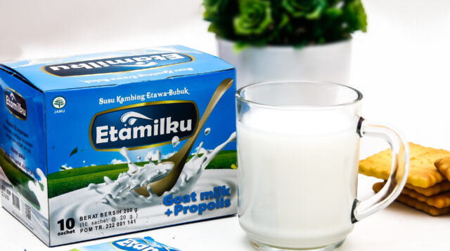 Susu Kambing Etamilku diproduksi dengan standar kualitas tinggi dan menggunakan bahan-bahan alami terbaik. Kandungan susu kambing dipilih secara khusus