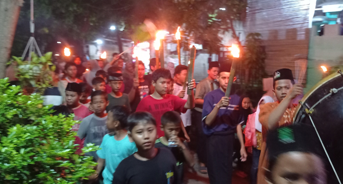 Meriahnya Pelaksanaan Salat Iduladha dan Pemotongan Hewan Kurban di Musola Miftahul Jannah