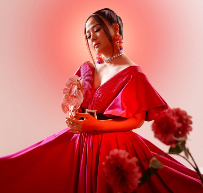 Astrid Ungkap Kegalauan Hati Lewat Single Berjudul "Silakan"