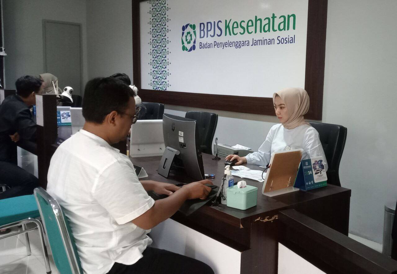 Rosa Acungkan Jempol untuk Program JKN