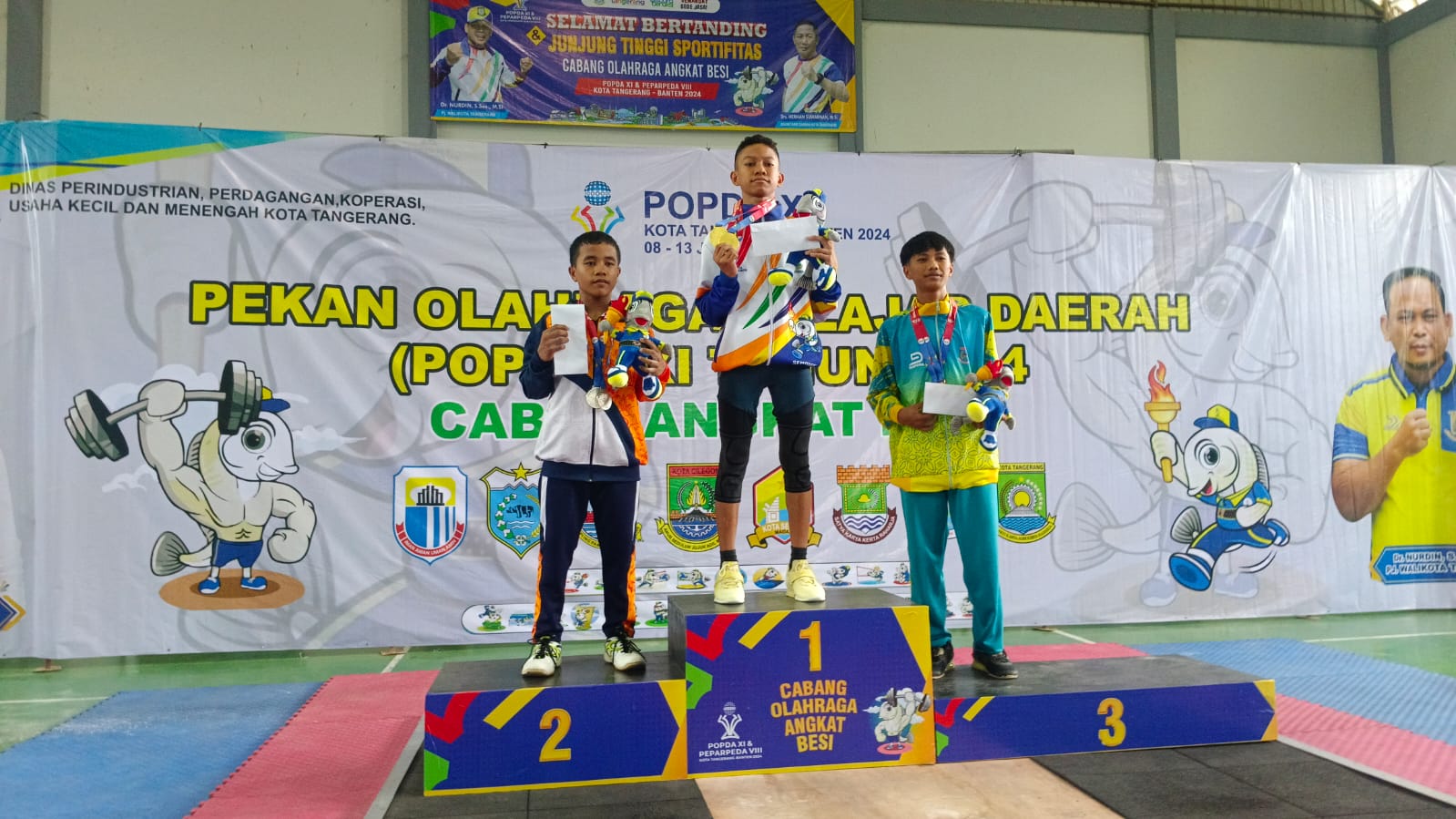 William Alfaro Zebua Sumbang 2 Emas di Cabor Angkat Besi