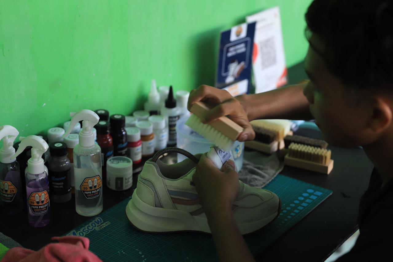 Cari Cuci Sepatu di Tangerang, Bisa ke Papa Project Shoes Care