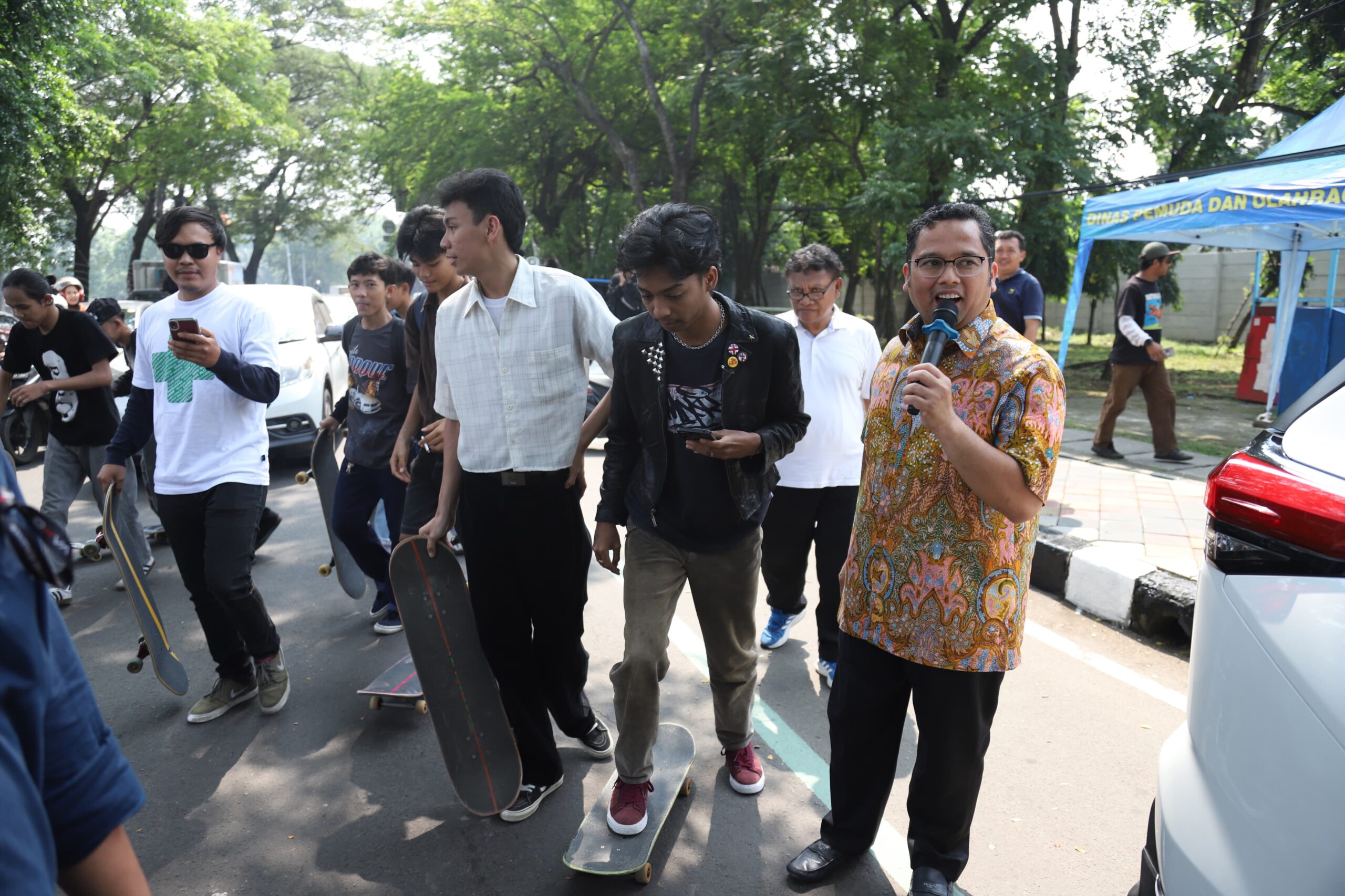 Serunya Arief Wismansyah Kumpul Bareng Anak Skateboard Tangerang