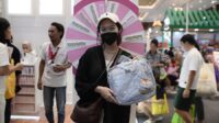 Pengunjung Antusias Membeli Produk dan Mendapat Hadiah Lewat Spinning Wheels
