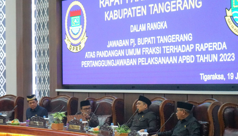 Pj. Bupati Sampaikan Jawaban Pandangan Umum Fraksi DPRD Pj. Bupati Sampaikan Jawaban Pandangan Umum Fraksi DPRD