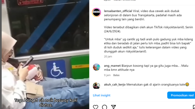 Dua Wanita Santai Duduk Selonjoran di Bus Transjakarta, Netizen Geram