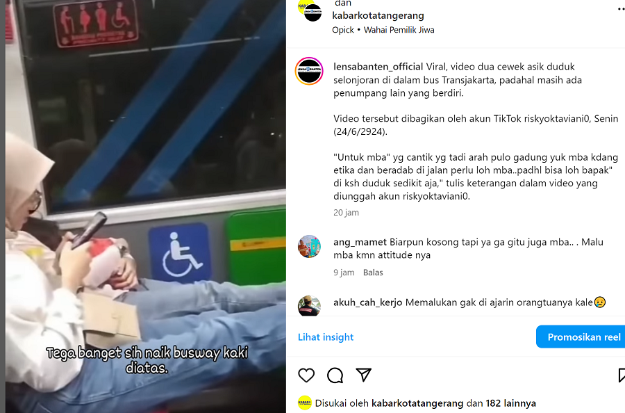 Dua Wanita Santai Duduk Selonjoran di Bus Transjakarta, Netizen Geram