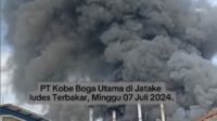 Kebakaran Hebat Melanda Pabrik Tepung PT Kobe Boga Utama di Tangerang