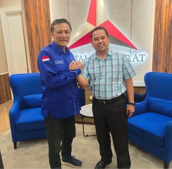 Misteri Salam Komando Arief Wismansyah dengan Ketua Satgas Pemenangan Pilkada Partai Demokrat Misteri Salam Komando Arief Wismansyah dengan Ketua Satgas Pemenangan Pilkada Partai Demokrat