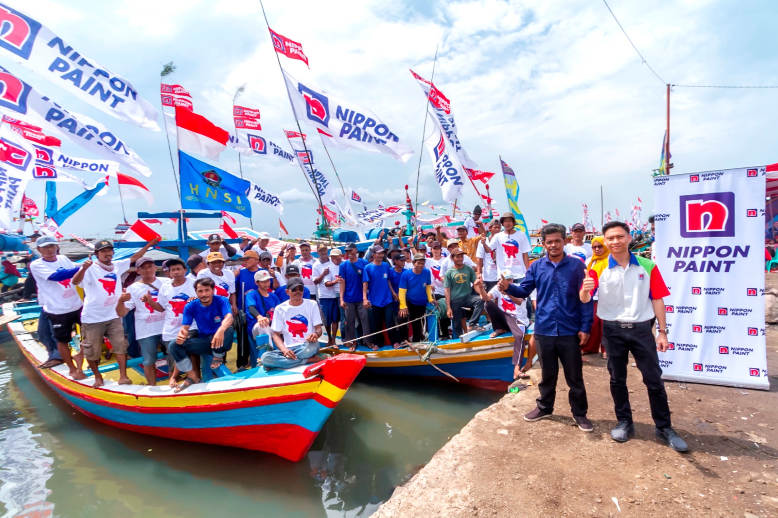 Semarak Pawai Kapal Nelayan di Cikubang, Banten, Rayakan Hari Nelayan Internasional Nippon Paint Dukung dengan Donasi Cat untuk 150 Kapal